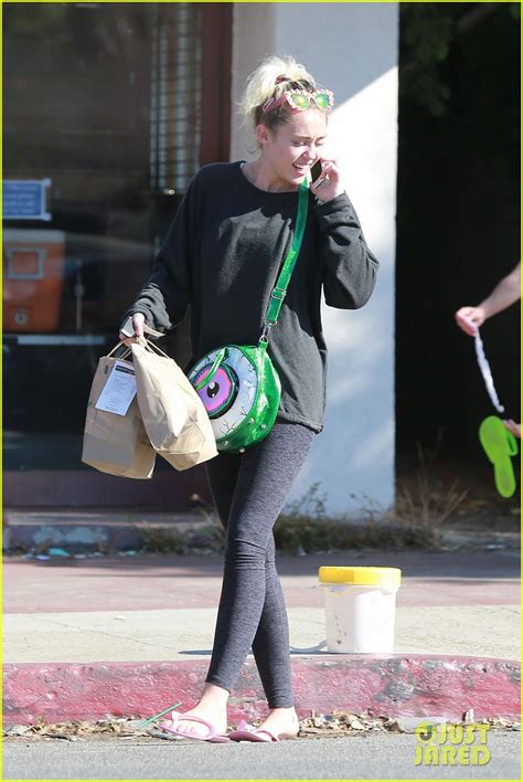Photo Miley Cyrus Strips Off Her Sweater For A Visit To The Nail Salon