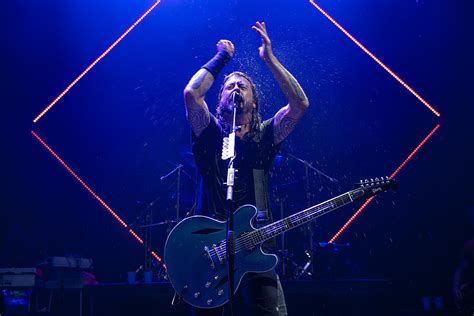 Foo Fighters Tour Is An Unabashed Rock Extravaganza Review