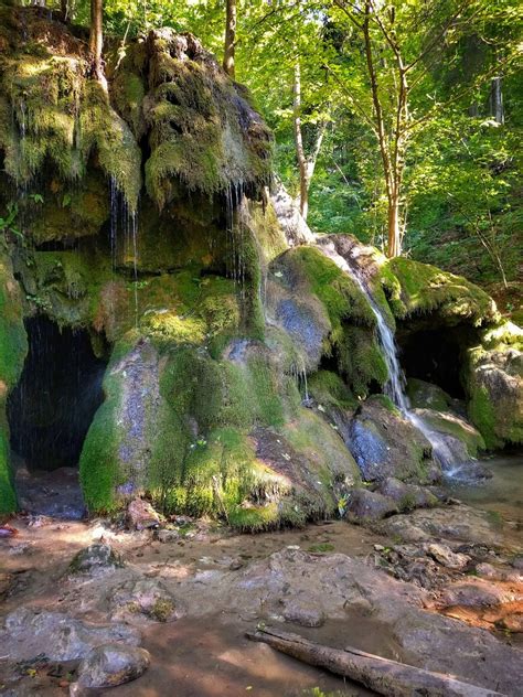Cascada bigăr, desemnată „cea mai frumoasă din lume. Drumeție de weekend în Parcul Național Cheile Nerei ...