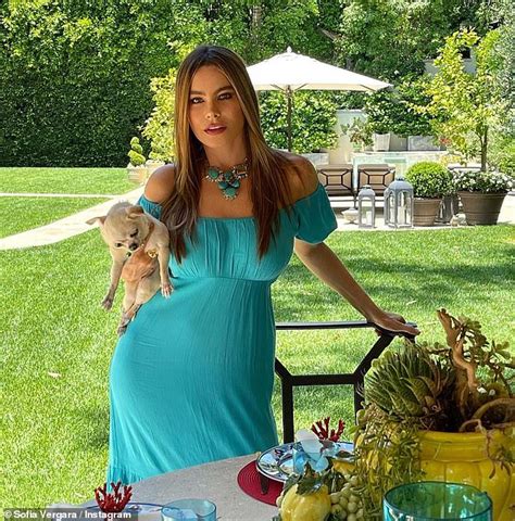 Sofia Vergara Stuns In Clinging Turquoise Dress As She Enjoys A Sunny