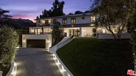 Inside Rihannas Stunning Beverly Hills Mansion Thats Available To