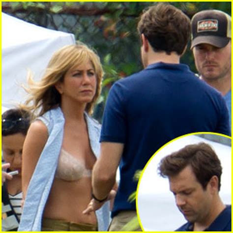 Jennifer Aniston Flashes Bra On Were The Millers Set Emma Roberts