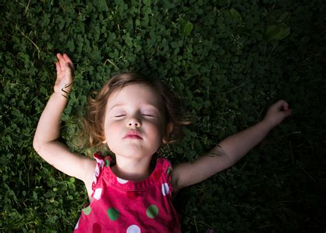 Little Girl Is Sleeping On The Green Grass Wallpapers And Images