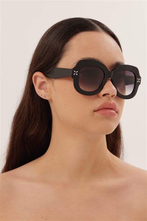 Alaïa Black Oversize Squared Sunglasses Lyst