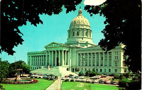 Jefferson City Mo State Capitol Building Postcard Unused