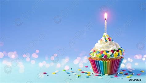 Cumpleaños Cupcake Con Vela Y Decoración Azul Foto De Stock 3345849