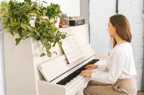 Premium Photo Talented Attractive Young Woman Musician Performer
