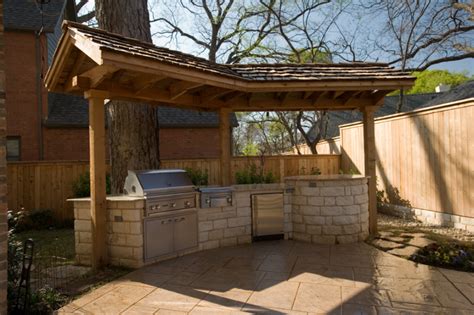 If cooking outside with all the essentials at your fingertips is your idea of domestic bliss, then consider building an outdoor kitchen of your own. 2017 Outdoor kitchen roof design - Bee Home Plan | Home decoration ideas
