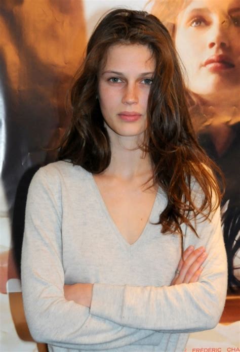 De Otros Mundos Marine Vacth Joven Y Bonita