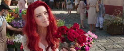 Mera With Her Roses In Aquaman Aquaman Amber Heard Girls With Red Hair