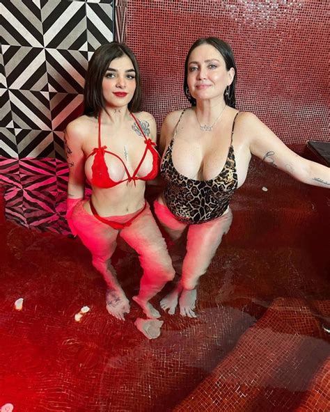 Karely Ruiz Y Celia Lora Rompen Las Redes Al Posar En Diminutos Bikinis