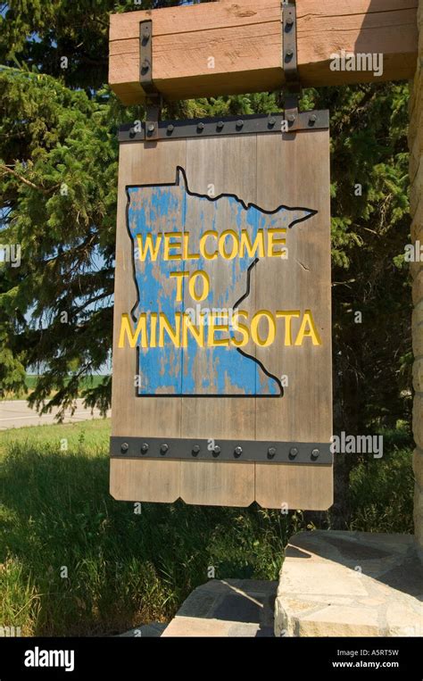Welcome To Minnesota Sign Stock Photo Alamy