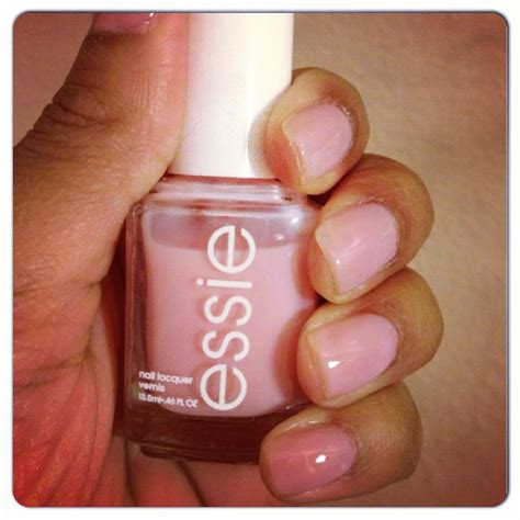 Welke essie kleuren zou jij mij aanraden? Essie- Sugar Daddy | Essie nail polish, Essie nail, Nail ...
