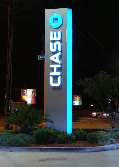 Sign Installation In Metairie For Chase Bank Pylon Signage Hotel