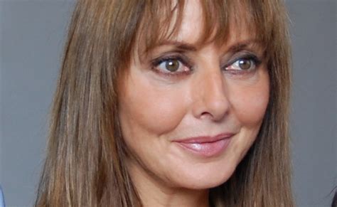 Carol Vorderman 61 Stuns Her Young Fans As She Shows Off Her Abs And Waist In New Snaps