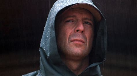 ‎unbreakable 2000 Directed By M Night Shyamalan Reviews Film