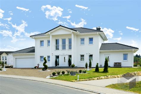 Denn es ist kein dänisches unternehmen dessen häuser in allen ecken deutschlands wie pilze aus oder besser auf dem boden wachsen. Pin on Stadtvillen - Villa modern bis klassisch