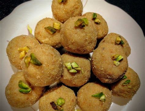 Ladoos recepie / easy ladoo recipes for festive season collection of indian ladoos laddus : Churma Ladoo Recipe | Churma Laddu | VegeCravings