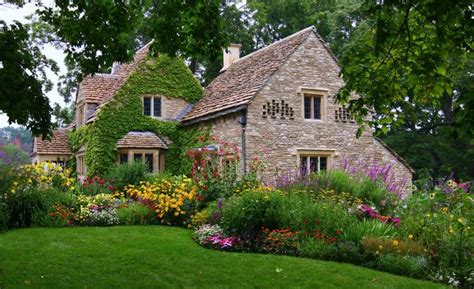 Such A Pretty House And An Even Prettier Garden Rpics