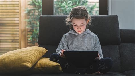 Increased Screen Time Linked To Delays In Childrens Development Youtube
