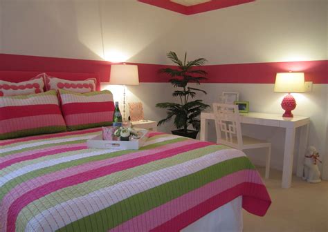 Lilly pulitzer is the original american resortwear brand born in palm beach. Lilly Pulitzer inspired guest bedroom.