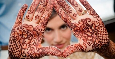 This plant has known as a henna tree as well. How to Pick Henna Tattoo Kits (2021 Updated) | Tattoos Spot
