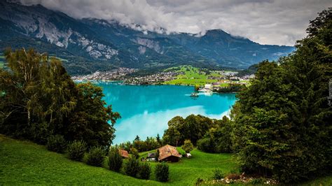 Widok Na Jezioro Brienzersee I Miasto Brienz W Alpach Berneńskich