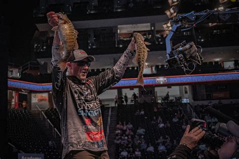 Bassmaster Classic Day 1 Gustafson Propels To The Lead Gearjunkie