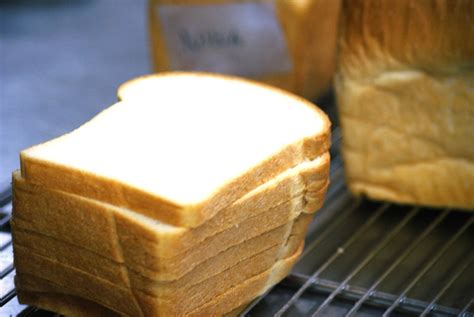 Untuk memakannya anda hanya perlu menambahkan selai. Cara Membuat Roti Tawar Empuk Lembut Paling Mudah | Resep Masakan Sehari-hari Terbaru