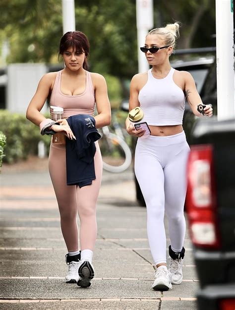 tammy hembrow puts on an eye popping display in very revealing activewear daily mail online