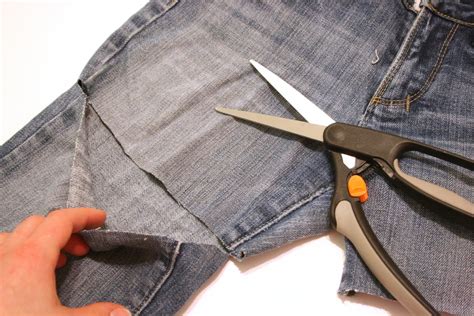 This Summers Diy Cut Off Jeans Shorts Tutorial Create Enjoy
