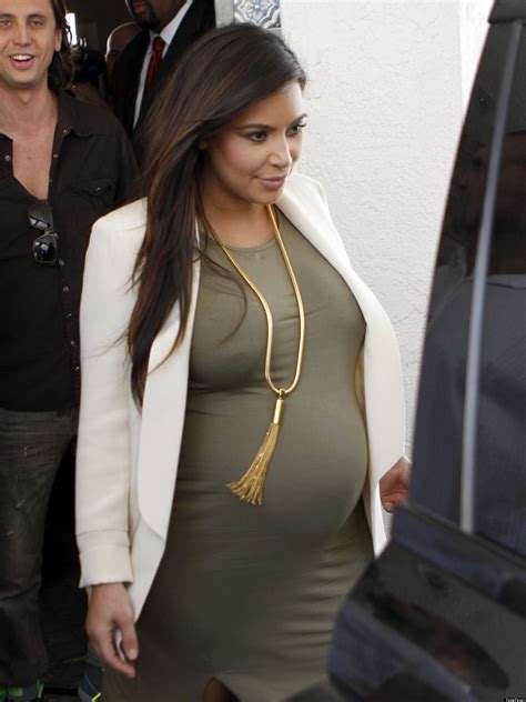 Kim Kardashian Pregnant For 8 Months Dines In Beverly
