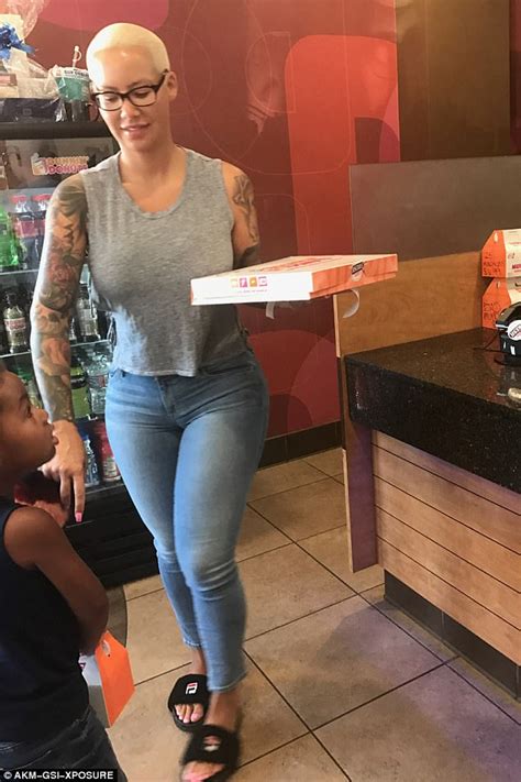 Amber Rose Dons Skinny Jeans To Indulge In Donuts With Son Daily Mail