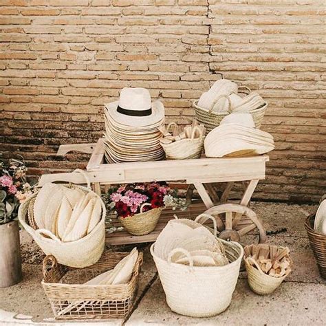 Para regalar este tipo de detalles lo mejor que podéis hacer es elegir siempre productos de óptima calidad o productos gourmet y sin duda marcará la diferencia y por supuesto otro de los básicos que últimamente nunca falla en lo que a regalos para invitados de boda se refiere es el kit para la resaca. Obsequios originales para regalar a los invitados en tu ...