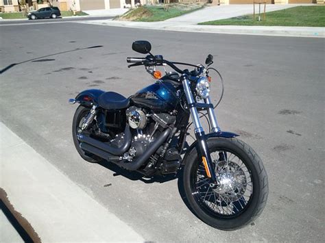 It is available in only 1 variant and 4 colours. Street Bob Hollywood Bars - Harley Davidson Forums