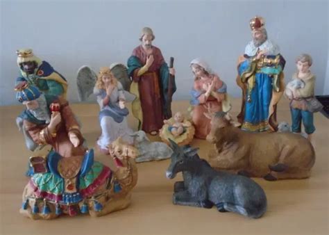 KIRKLAND SIGNATURE 13 Piece Nativity Set With Wood Creche Base Hand