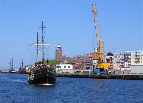 Port w kołobrzegu posiada 4918 m nabrzeży, z czego nabrzeża przeładunkowe posiadają 5 i 16 tonowe dźwigi. Port w Kołobrzegu poszukuje partnera do budowy terminalu ...