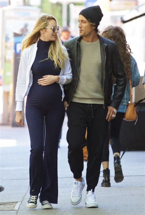 Pin By Taryn Smith On Candice Swanepoel Stylish Maternity Outfits Candice Swanepoel Street
