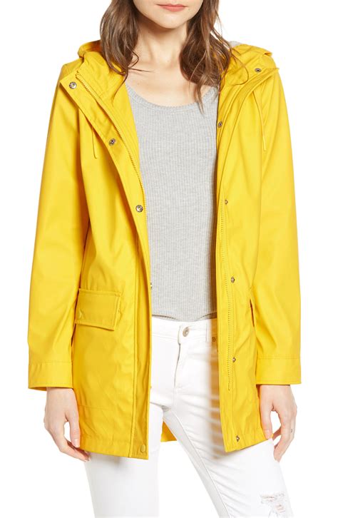 Levis Hooded Rain Jacket In Yellow Lyst