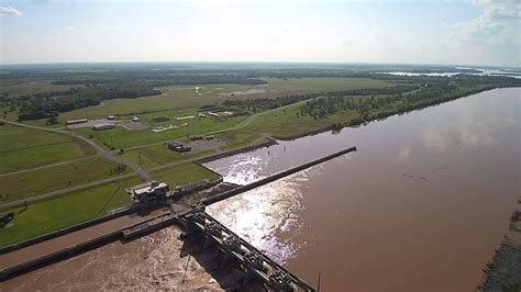 Yuneec Q500 Typhoon Over Red River Lock And Dam 5 Youtube