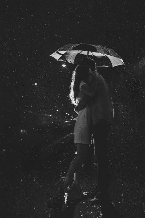 Couple In Rain Couple Dancing Dancing In The Rain Umbrella Photography Couple Photography