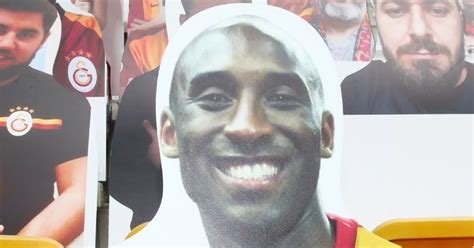 Galatasaray Homenajea A Kobe Bryant Colocando Su Imagen En La Tribuna Turquía America Deportes