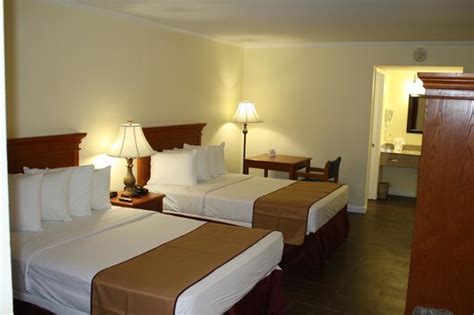 Guests can choose from 56 rooms, all of which exude an atmosphere of total peace and harmony. Fairway Inn Florida City - Motel Reviews - TripAdvisor