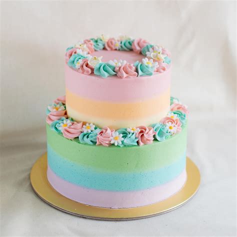 I sprayed the whole cake with green spray and let it dry for a. Beautiful Cake Designs for Your Next Event - Dessert Menus