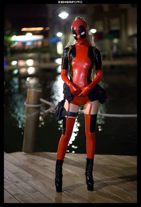 Lady Deadpool Cosplay