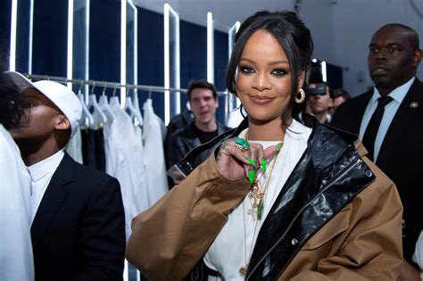 what does fenty perfume by rihanna smell like price revealed