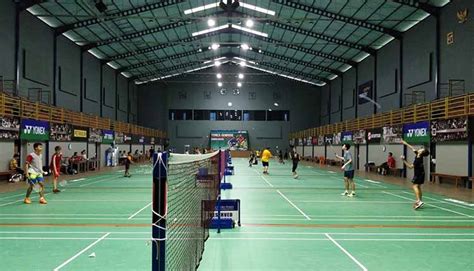 Olahraga ini bisa dimainkan dengan dua orang atau empat orang dan tujuan permainannya sederhana. Tempat Main Badminton di Tangsel asle - Tangsel Media ...
