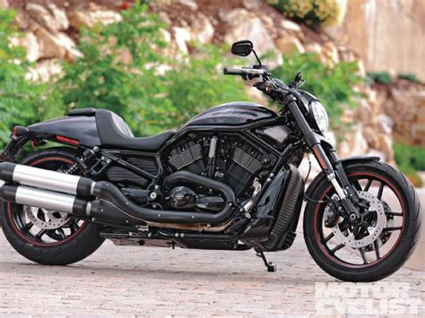 It is available in three variations of black finish: NA ESTRADA EM DUAS RODAS: A Harley-Davidson 2012 Night Rod ...
