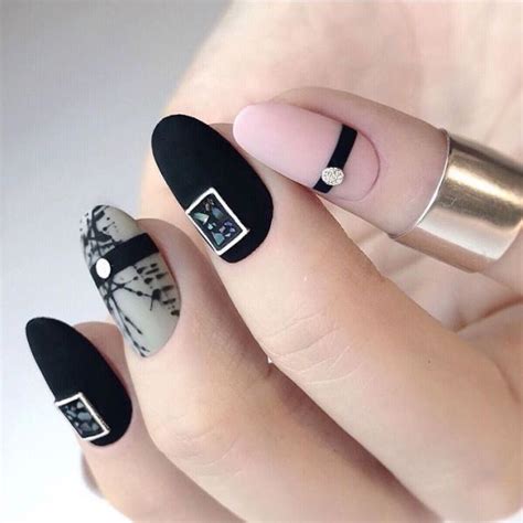 Crea diseños de uñas minimalistas y combínalos con cualquier outfit, además son perfectos para utilizar en la oficina. 57+ Mejores Diseños de Uñas en Tendencia (2020) - Moda y ...