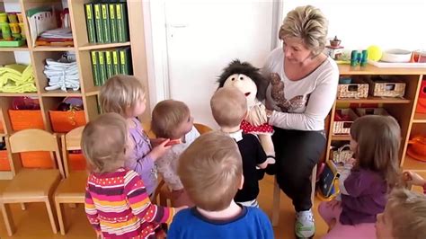 Kindergarten () is a preschool educational approach based on playing, singing, practical activities such as drawing, and social interaction as part of the transition from home to school. Kumquats - Handpuppen Anwendung im Kindergarten - YouTube